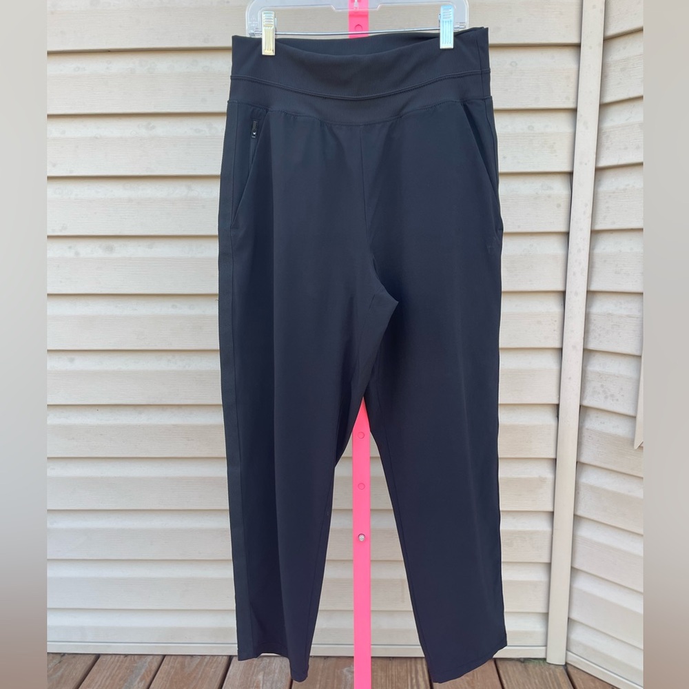 Athleta Women’s Black Ankle Pants — Size 6